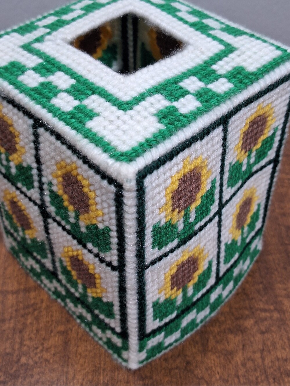 Vintage Retro MCM Handmade Needlecraft Sunflower Tissue Box Cover Yellow Green - Picture 12 of 13